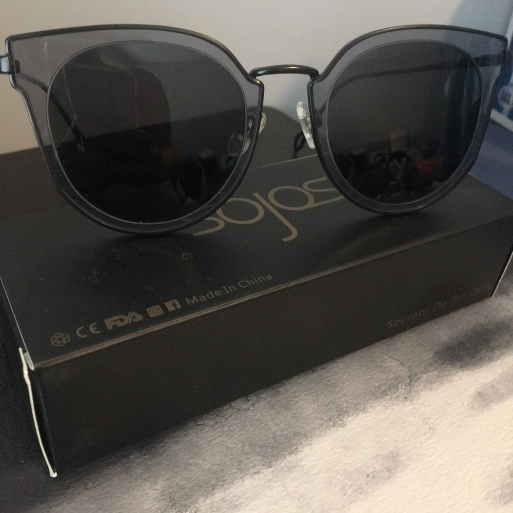 Dojo’s sun glasses